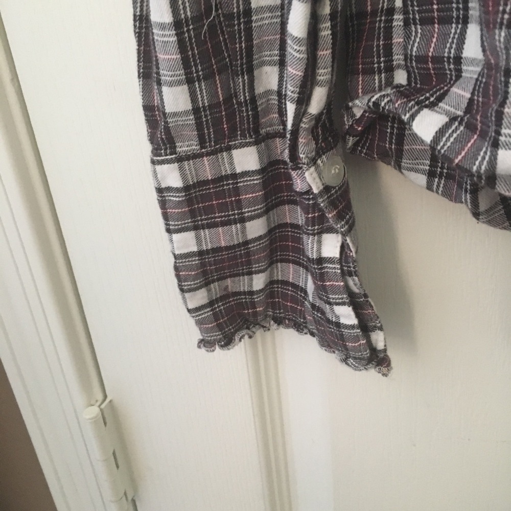 FINAL MARKDOWN Ruffled Hannah blouse medium - Picture 2 of 3